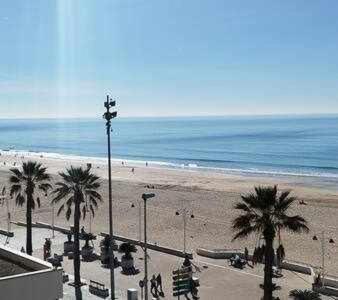 Encantador Apartamento Frente A La Playa Victoria Διαμέρισμα Καντίζ Εξωτερικό φωτογραφία